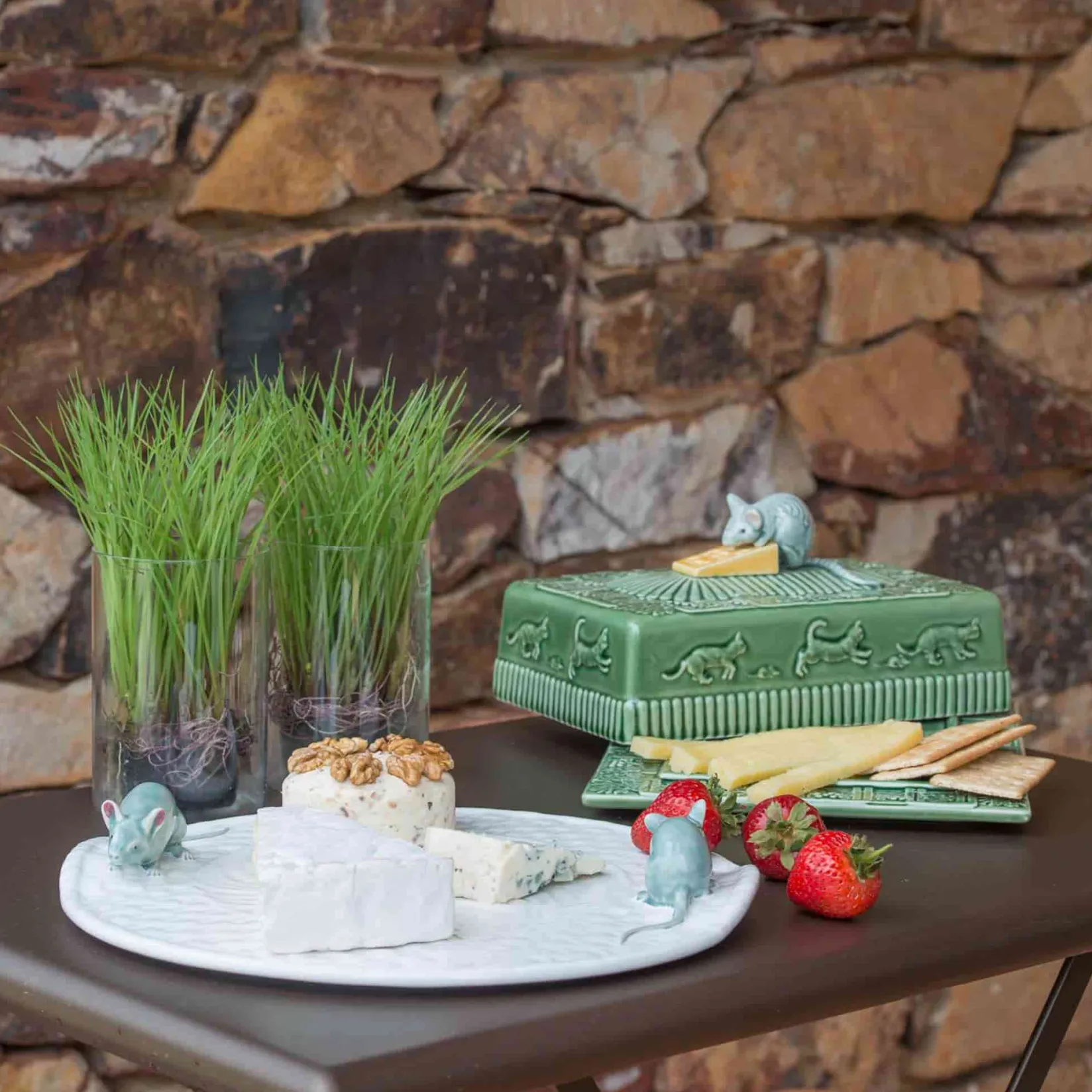 Bordallo Pinheiro Table Setting|Serveware^White Earthenware Cheese Tray with Mouse