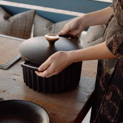 FIREUP French Ingredients|Pots & Pans^Black Cast Iron Dutch Oven, 26cm