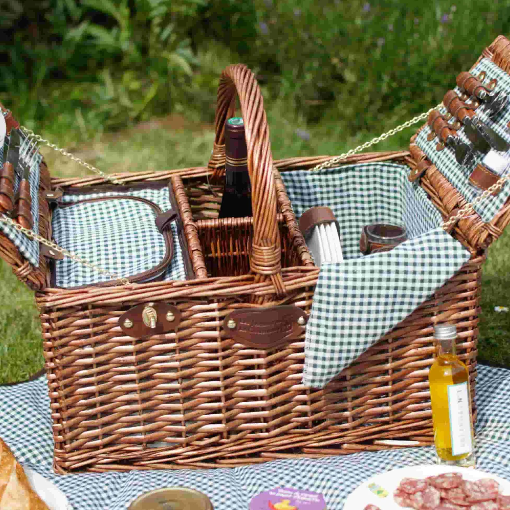 Les Jardin de la Comtesse French Ingredients|Picnicware^Saint-Germain Green Gingham Picnic Basket, 4 Person