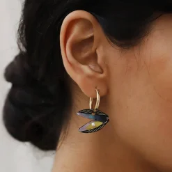 Wolf & Moon Tableware Brands^Mussel Hoop Earrings